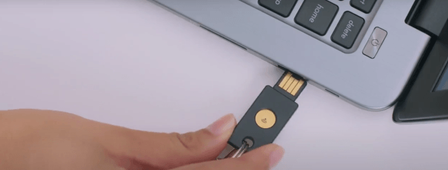 Yubikey را وارد دستگاه کنید